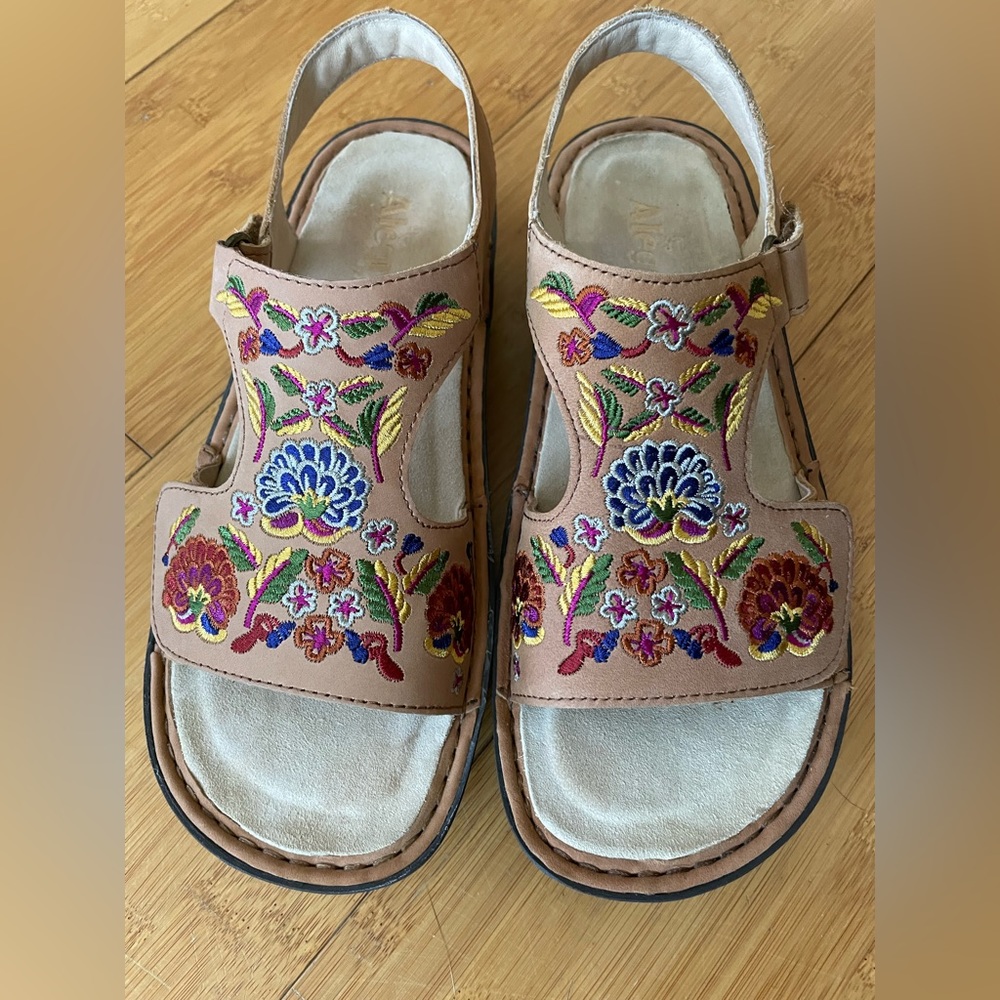 Algeria Viki Cognac Needles & Pins Floral Embroidered Sandal - 39 (8.5)